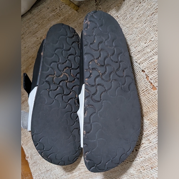 Birkenstocks Arizona black and white size 9